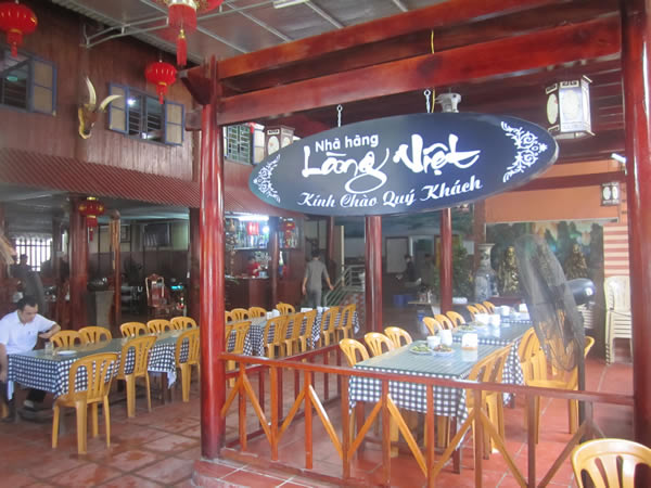 Nhà hàng Nghé thui Làng Việt